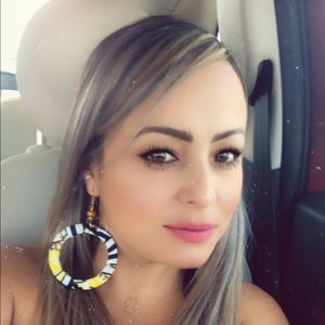 Meet your Posher, Delia